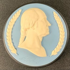 NWT Sculptured Paperweight Mount Vernon Bust of George Washington.